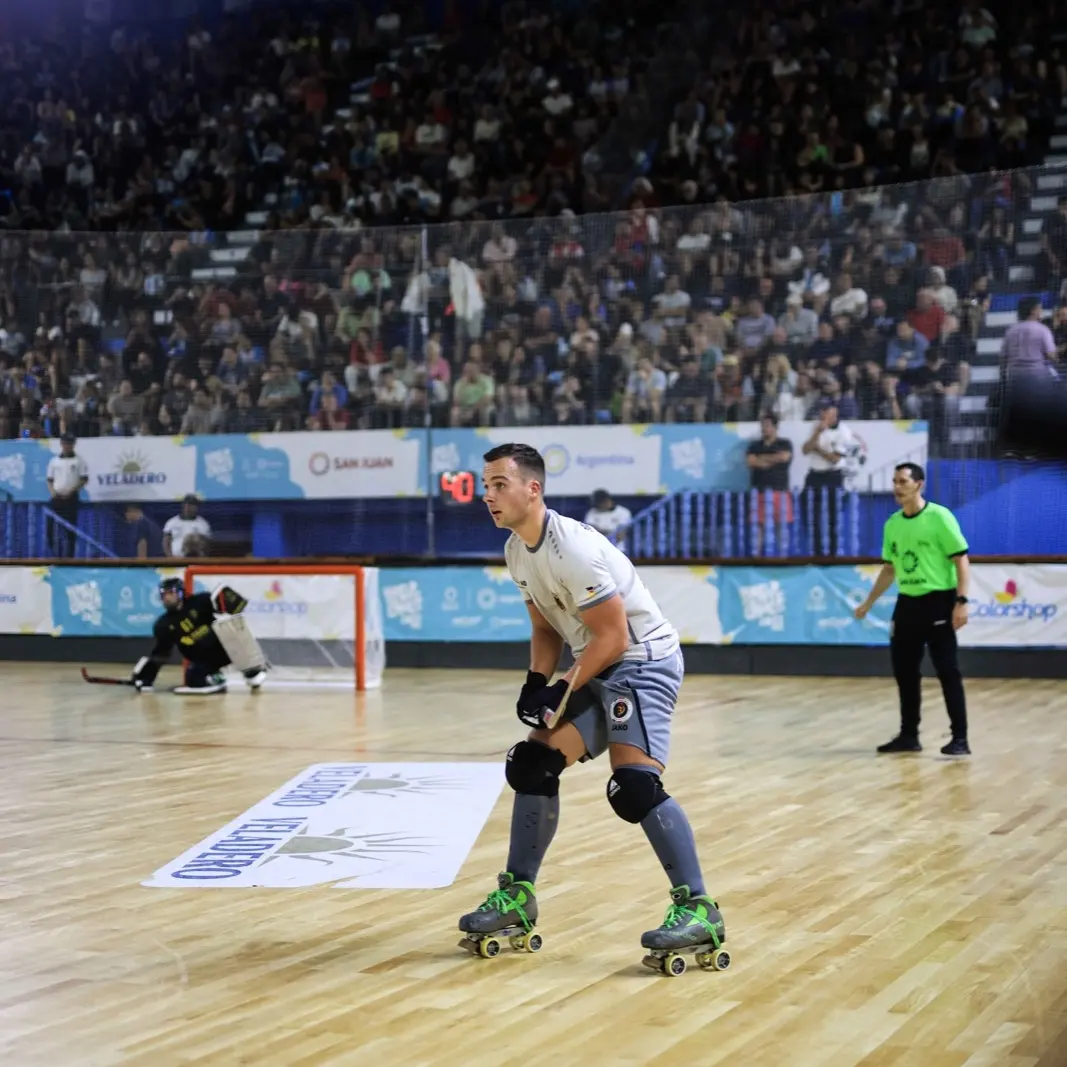 Rollhockey Spieler in Aktion